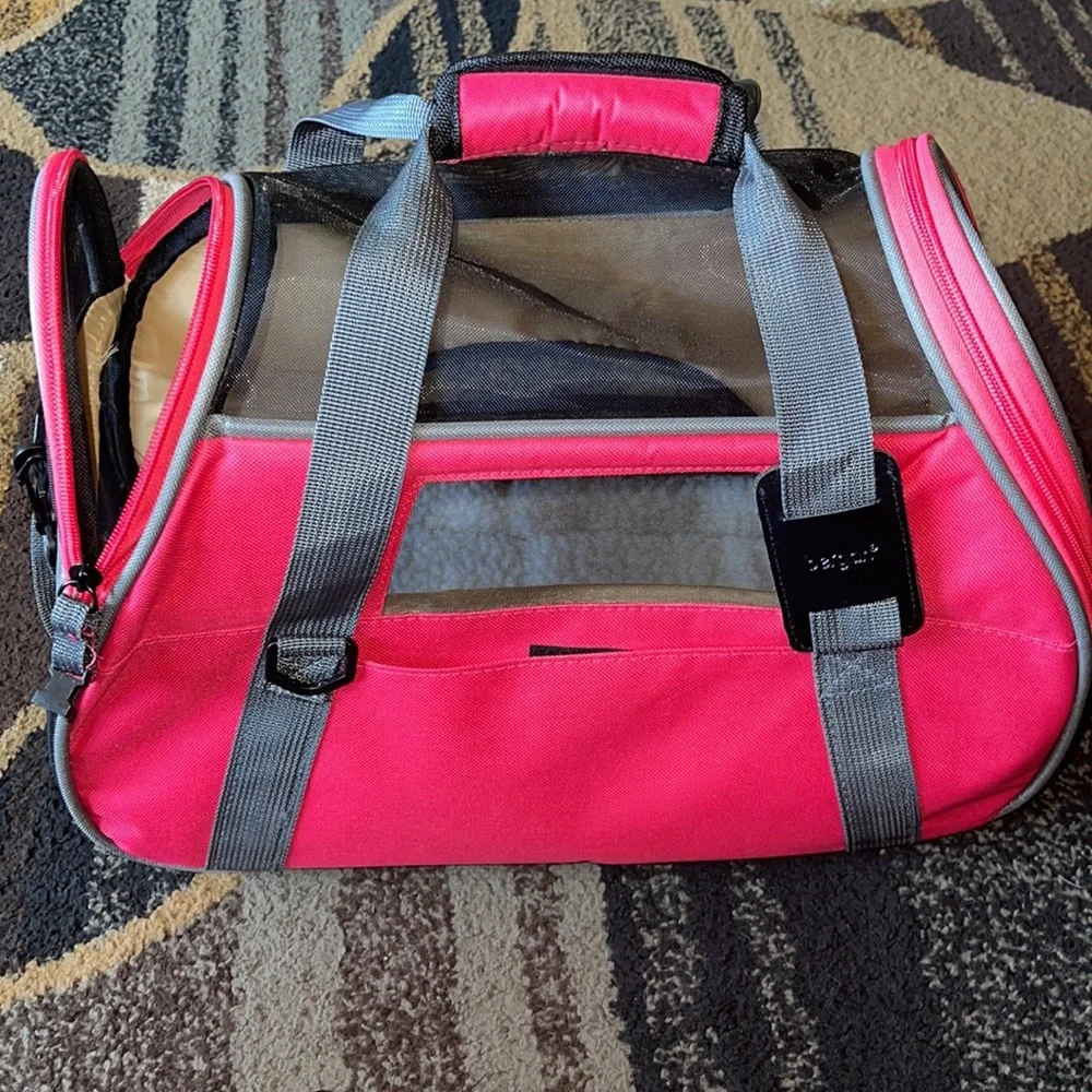 Beautiful Pink Bergan Dog 🐶 Carrier Tote! Barley used